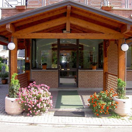 Hotel La Maddalena Quattro Castella Exterior photo